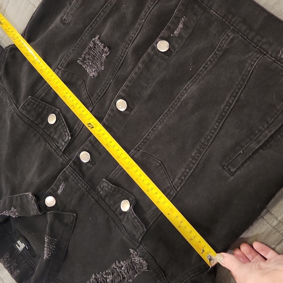 Forever 21 Black Distressed Jean Jacket Size L! - Picture 4 of 7